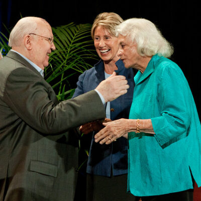 <span>2012</span><br>Former president of the Soviet Union Mikhail Gorbachev is greeted by Justice O’Connor, Ambassador Barbara Barrett and Dr. Lattie Coor at our Distinguished Speakers Series.