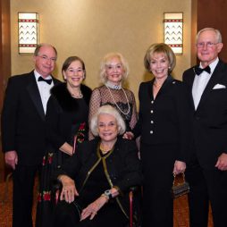 Steve and Lois Savage (Dinner Co-Chairs), Nanci Bruner (Presenting Sponsor), Sandy and Mac Magruder (Dinner Co-Chairs) with Justice Sandra Day O'Connor